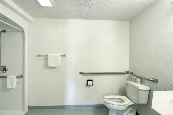 MOTEL 6 PINEHURST - ABERDEEN NC (Aberdeen)